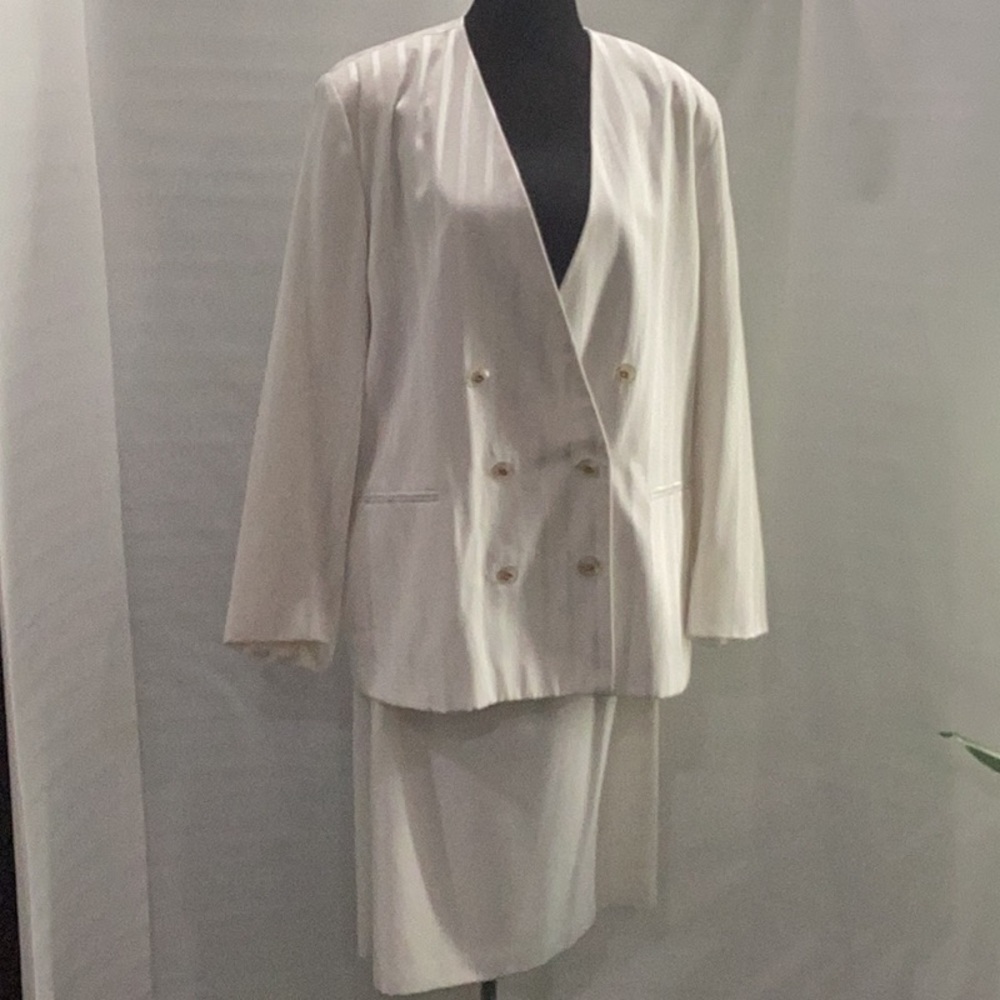Chad Stevens double breasted fully lined white skirt suit,  Size 20W